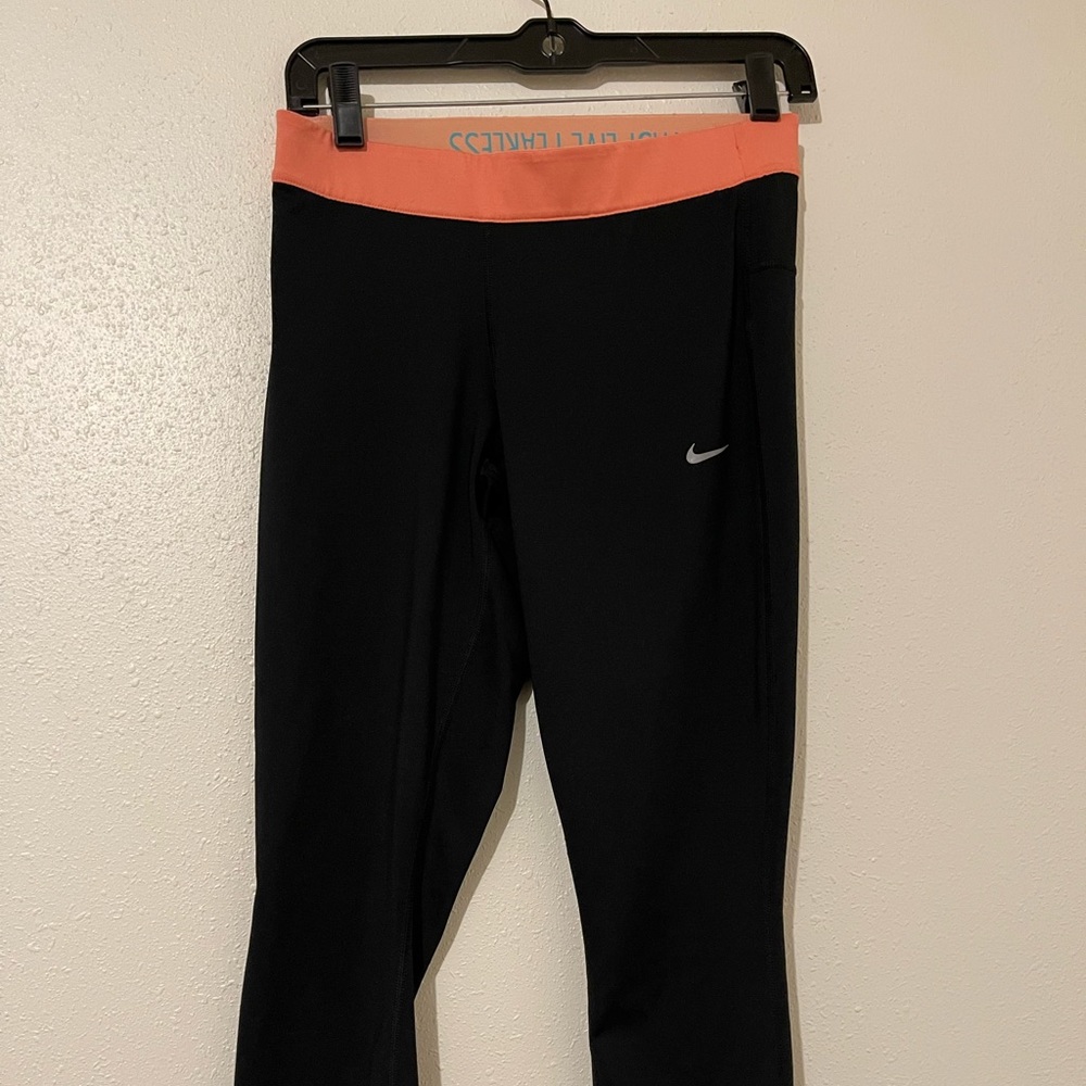 Women's Nike Compression Capri Leggings SIZE MED Dri Fit Run Fast Live Fearless.